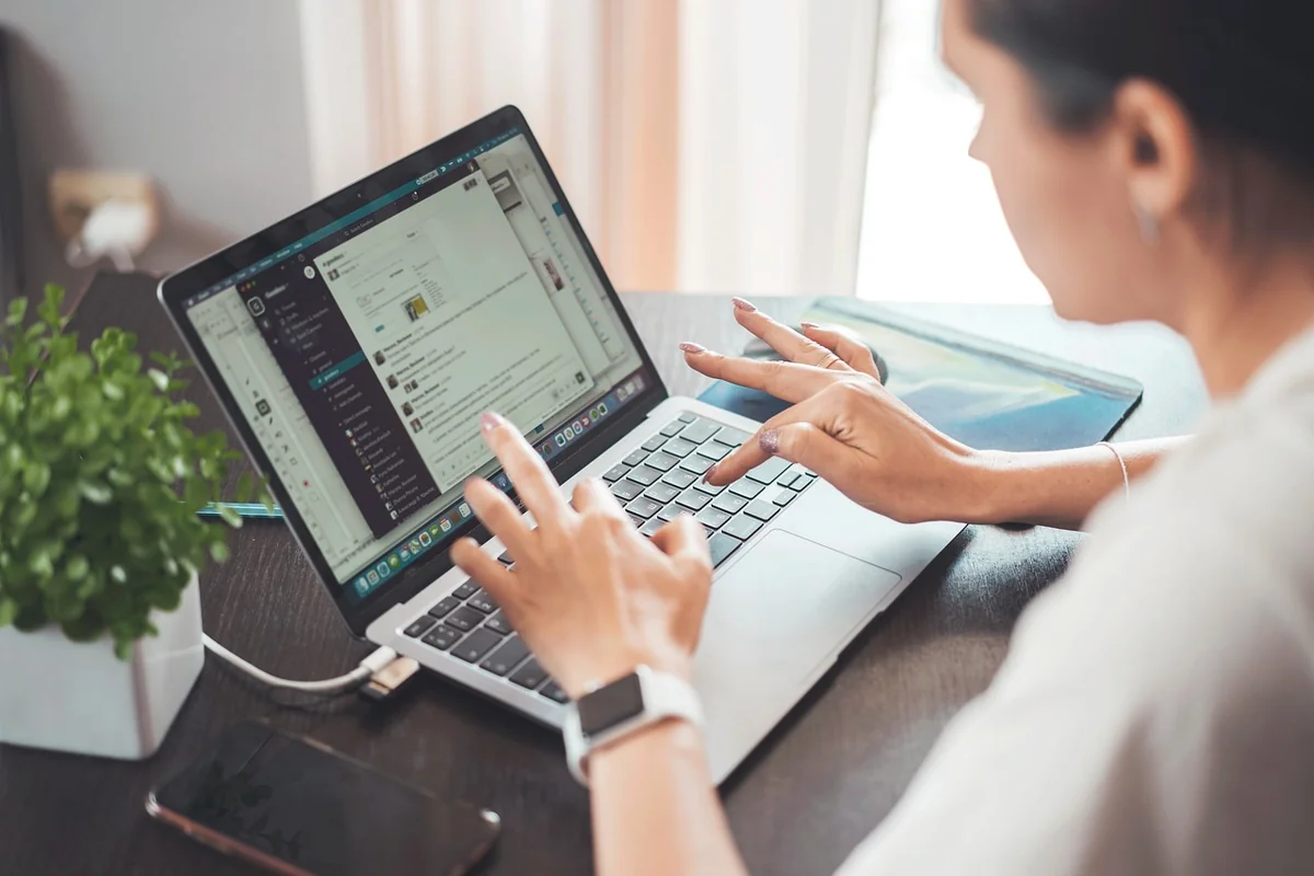 Télétravail et parentalité active : comment ne pas saboter les deux