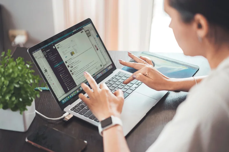 Télétravail et parentalité active : comment ne pas saboter les deux