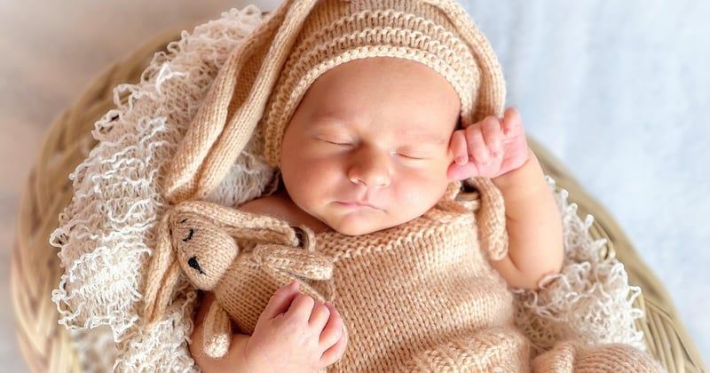 Apaiser les poussées dentaires de bébé naturellement : nos astuces efficaces